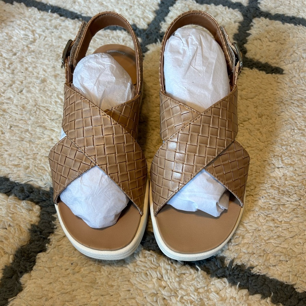 Clarks Cloudsteppers Women’s Drift Sun Wedge Sandal, Warm Beige